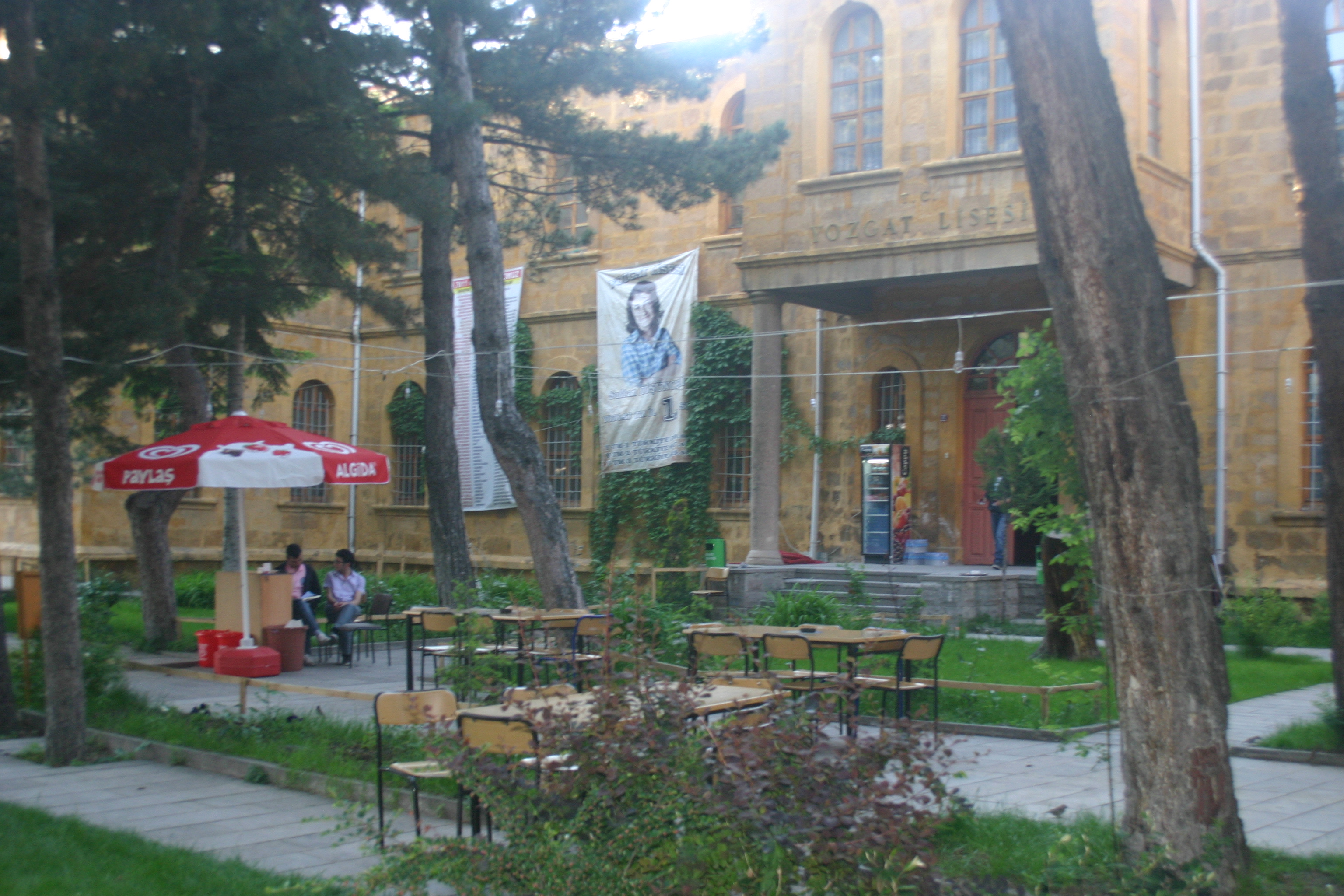YOZGAT LİSESİ ÇAY BAHÇESİ