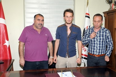 YOZGATSPOR DA İMZALAR BİR BİR ATILIYOR