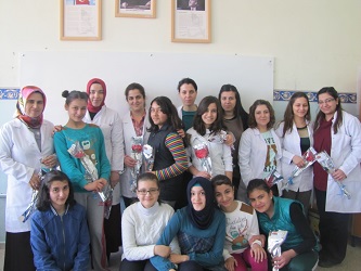 ÖÐRENCİLERDEN KADINLAR GÜNÜ KUTLAMASI