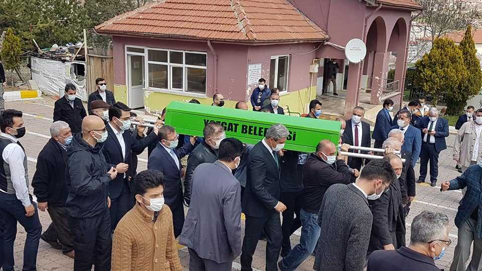 Baba çiftçi son yolculuğuna uğurlandı