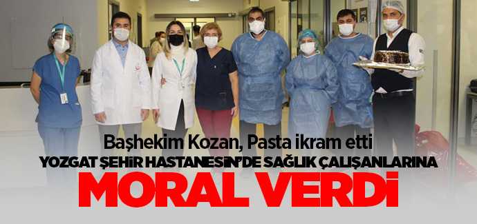 Başhekim Kozan hastane personeline pasta ikram etti moral verdi